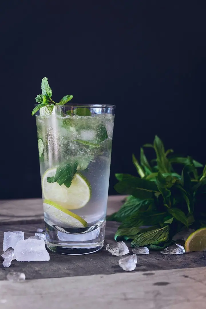 Illustrative article feature photo (free stock, not official brand photography)